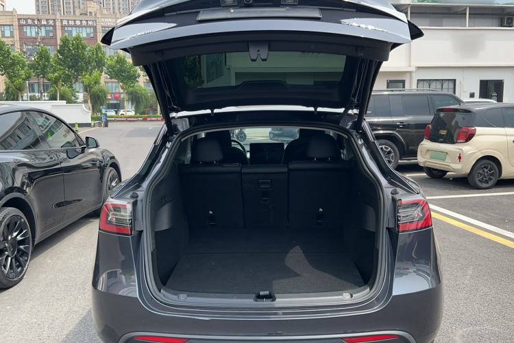 Used Tesla Model Y 2024 Long-Range All-Wheel-Drive Version Trunk