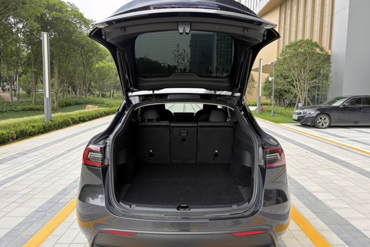 Used Tesla Model Y 2024 Rear-Wheel-Drive Version Trunk