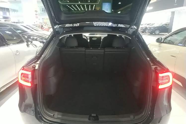 Used Tesla Model Y 2024 Rear-Wheel-Drive Version Trunk