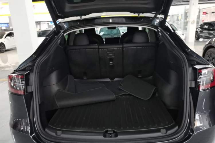 Used Tesla Model Y 2024 Long-Range All-Wheel-Drive Version Trunk