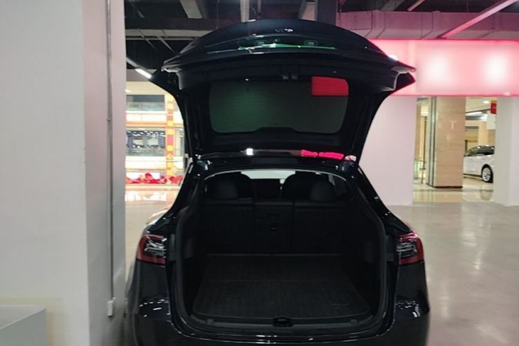 Used Tesla Model Y 2024 Long-Range All-Wheel-Drive Version Trunk