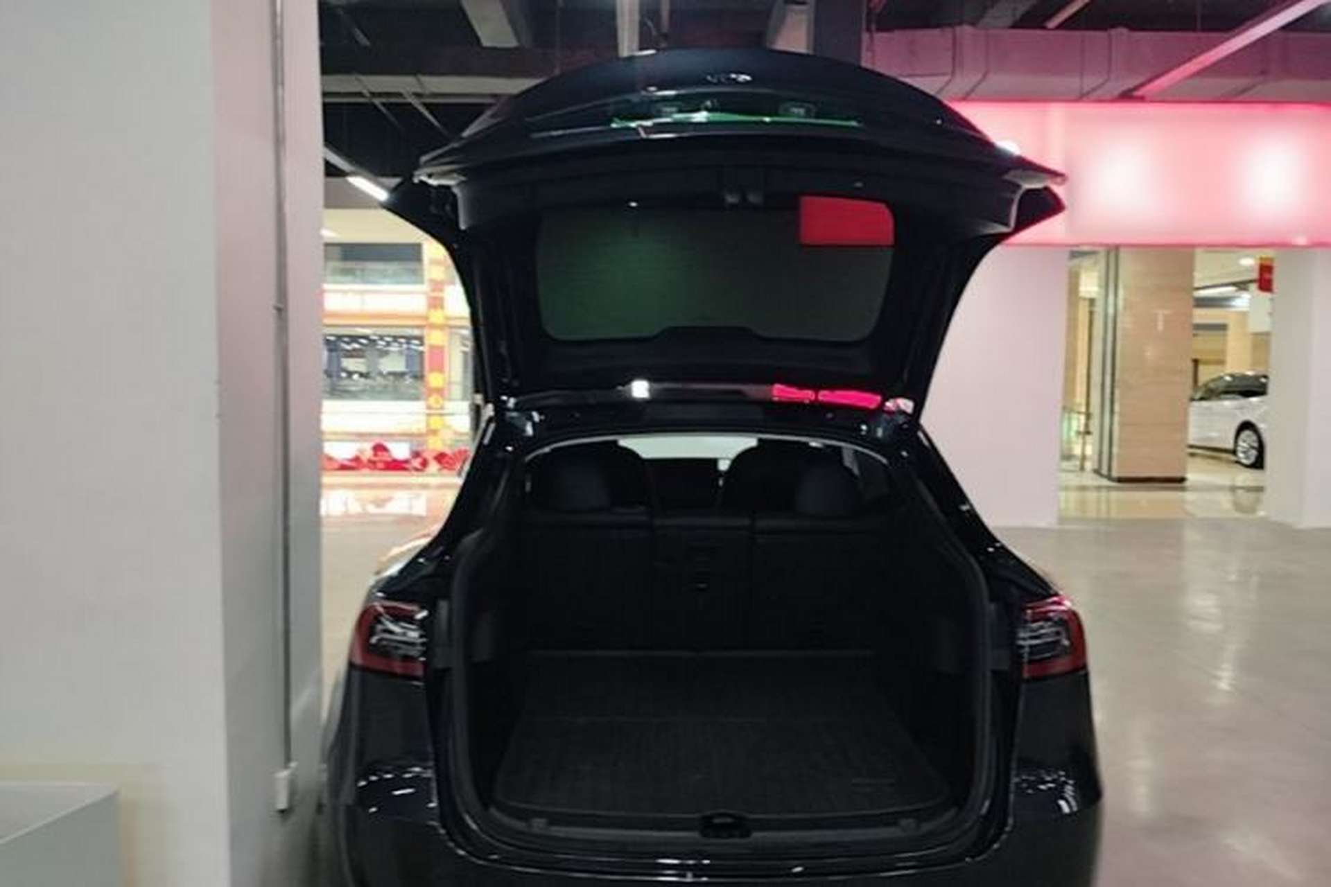 Used Tesla Model Y 2024 Long-Range All-Wheel-Drive Version Trunk