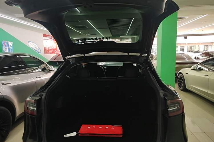 Used Tesla Model Y 2024 Long-Range All-Wheel-Drive Version Trunk
