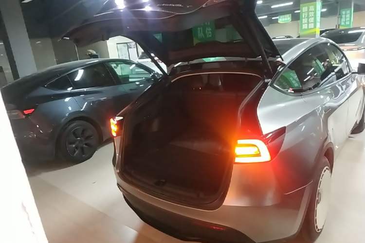 Used Tesla Model Y 2024 Rear-Wheel-Drive Version Trunk