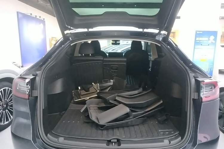 Used Tesla Model Y 2024 Rear-Wheel-Drive Version Trunk