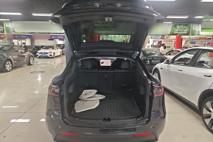 Used Tesla Model Y 2024 Rear-Wheel-Drive Version Trunk