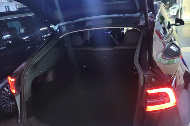 Used Tesla Model Y 2024 Long-Range All-Wheel-Drive Version Trunk