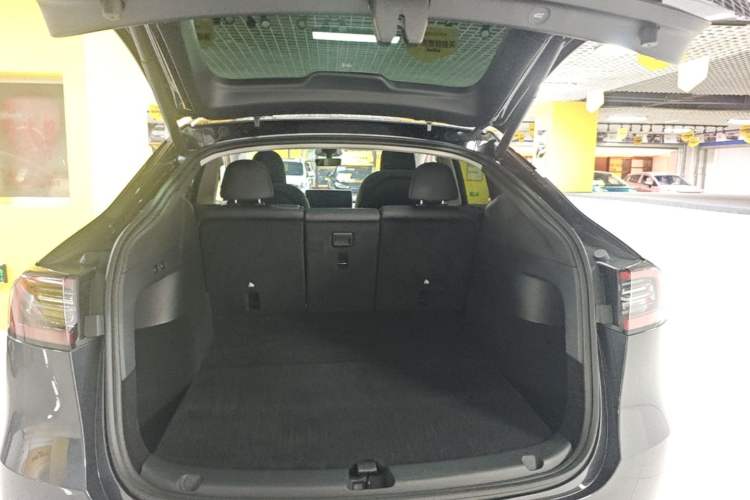 Used Tesla Model Y 2024 Rear-Wheel-Drive Version Trunk