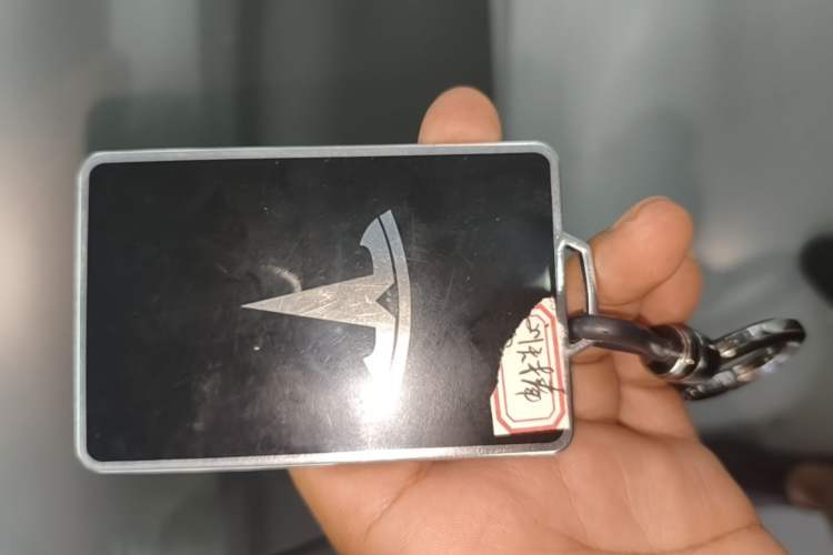 Used Tesla Model Y 2024 Long-Range All-Wheel-Drive Version Vehicle Key