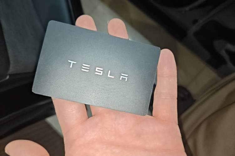 Used Tesla Model Y 2024 Long-Range All-Wheel-Drive Version Vehicle Key