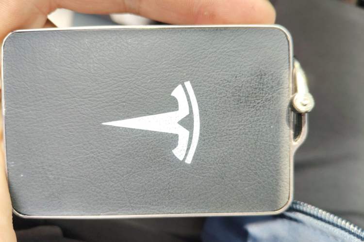 Used Tesla Model Y 2024 Long-Range All-Wheel-Drive Version Vehicle Key
