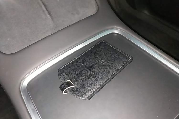 Used Tesla Model Y 2024 Long-Range All-Wheel-Drive Version Vehicle Key