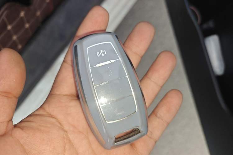 Used Tesla Model Y 2024 Rear-Wheel-Drive Version Vehicle Key