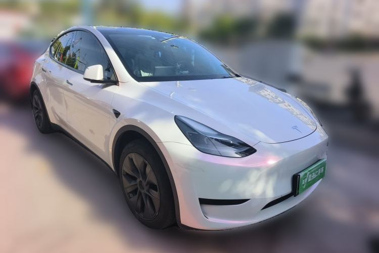 Used Tesla Model Y 2024 Rear-Wheel-Drive Version Front Right 45 Deg