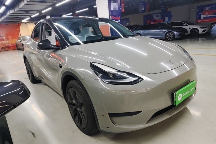 Used Tesla Model Y 2024 Rear-Wheel-Drive Version Front Right 45 Deg