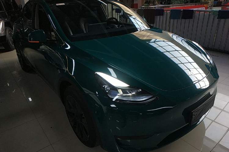 Used Tesla Model Y 2024 Rear-Wheel-Drive Version Front Right 45 Deg