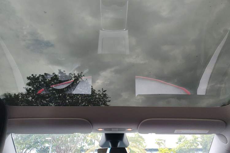 Used Tesla Model Y 2024 Rear-Wheel-Drive Version Headliner