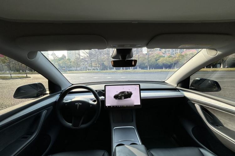 Used Tesla Model Y 2024 Rear-Wheel-Drive Version Interior 1