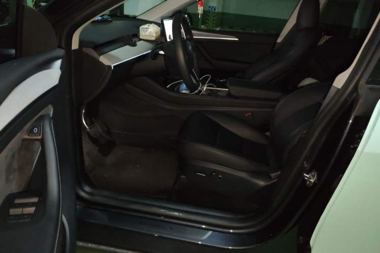 Used Tesla Model Y 2024 Rear-Wheel-Drive Version Interior 3