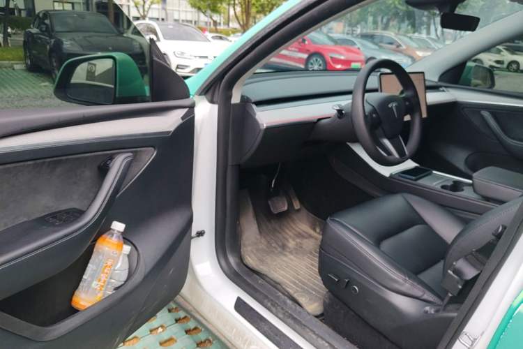 Used Tesla Model Y 2024 Rear-Wheel-Drive Version Interior 3