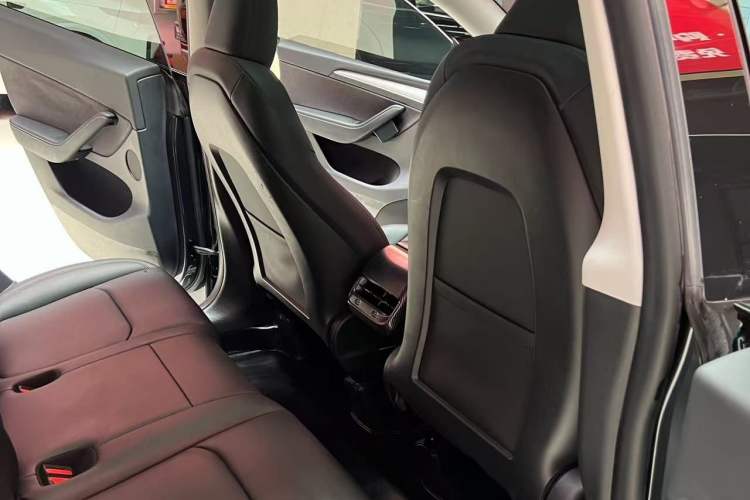 Used Tesla Model Y 2024 Rear-Wheel-Drive Version Interior 3