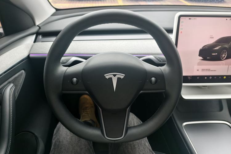 Used Tesla Model Y 2024 Rear-Wheel-Drive Version Interior 3