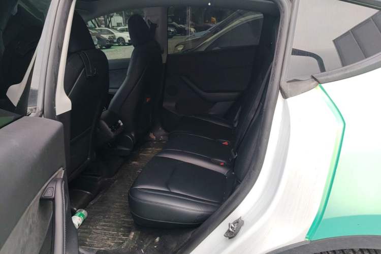 Used Tesla Model Y 2024 Rear-Wheel-Drive Version Interior 4