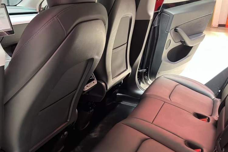 Used Tesla Model Y 2024 Rear-Wheel-Drive Version Interior 4