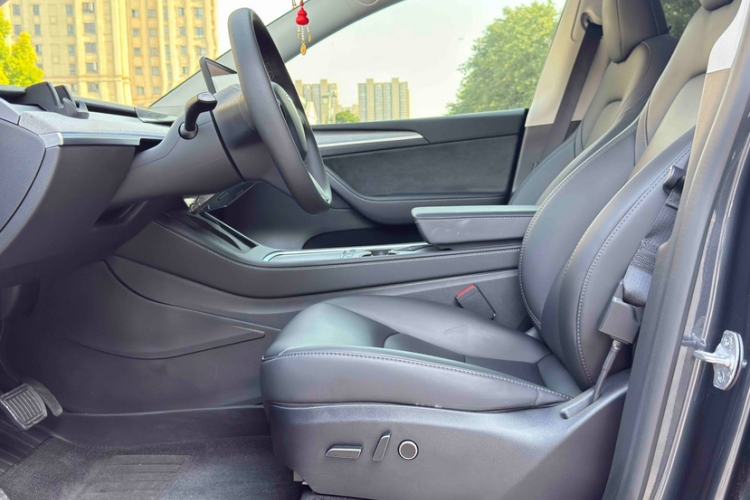 Used Tesla Model Y 2024 Rear-Wheel-Drive Version Interior 5