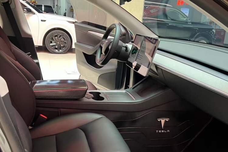 Used Tesla Model Y 2024 Rear-Wheel-Drive Version Interior 6