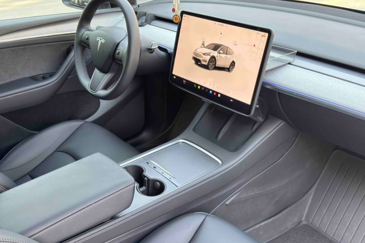 Used Tesla Model Y 2024 Rear-Wheel-Drive Version Interior 7