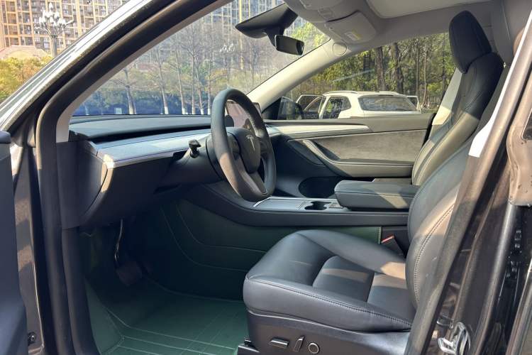 Used Tesla Model Y 2024 Rear-Wheel-Drive Version Interior 7