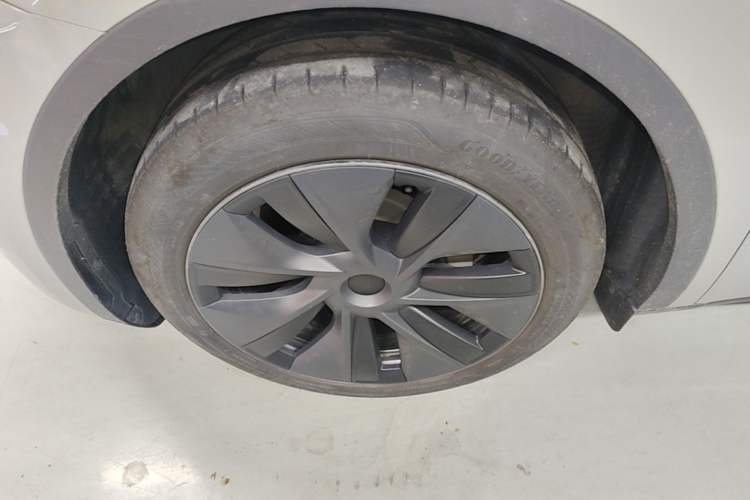 Used Tesla Model Y 2024 Rear-Wheel-Drive Version Left Front Wheel Hub