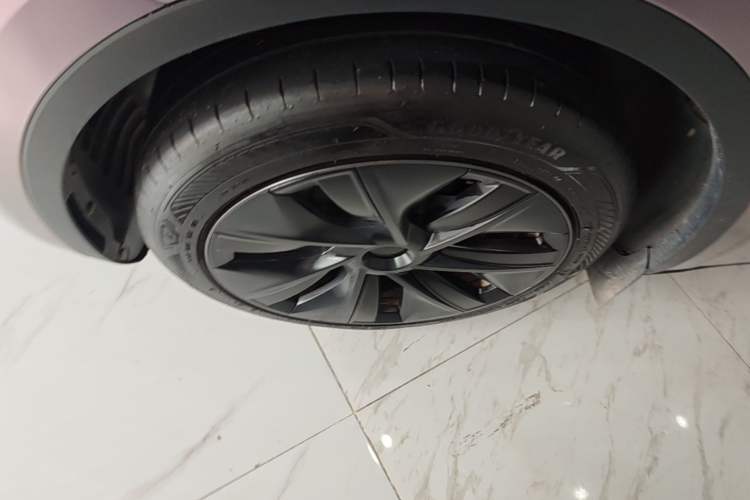 Used Tesla Model Y 2024 Rear-Wheel-Drive Version Left Front Wheel Hub