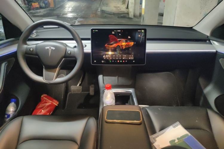 Used Tesla Model Y 2024 Long-Range All-Wheel-Drive Version Center Console