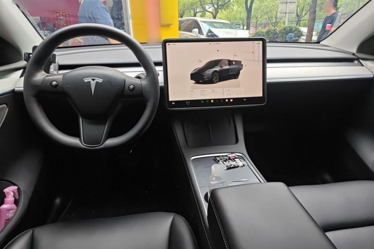 Used Tesla Model Y 2024 Long-Range All-Wheel-Drive Version Center Console