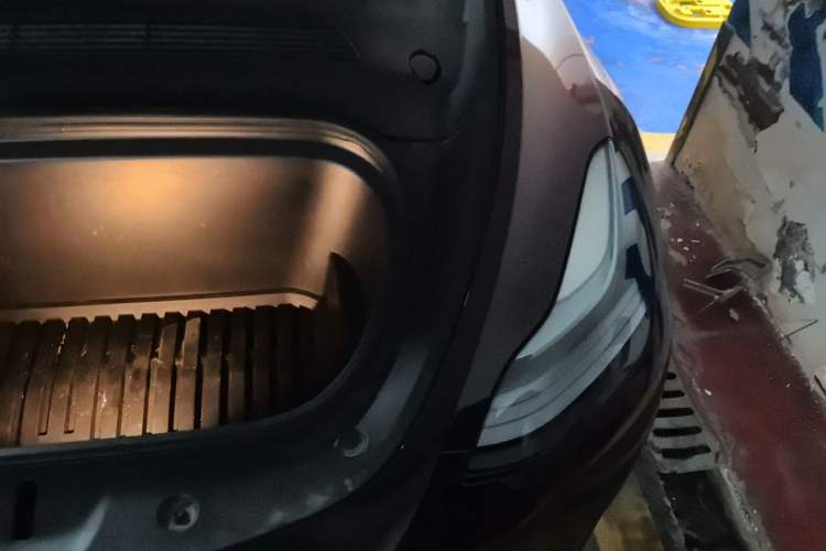 Used Tesla Model Y 2024 Rear-Wheel-Drive Version Engine Bay Left