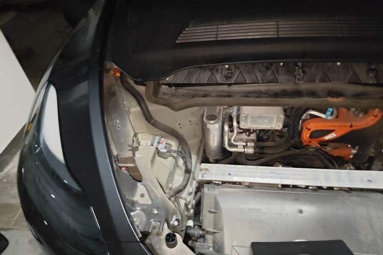 Used Tesla Model Y 2024 Rear-Wheel-Drive Version Engine Bay Right