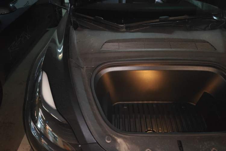 Used Tesla Model Y 2024 Rear-Wheel-Drive Version Engine Bay Right