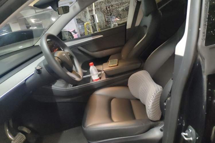 Used Tesla Model Y 2024 Long-Range All-Wheel-Drive Version Left Front Seat