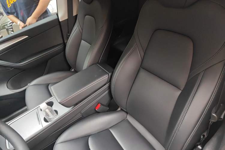 Used Tesla Model Y 2024 Long-Range All-Wheel-Drive Version Left Front Seat