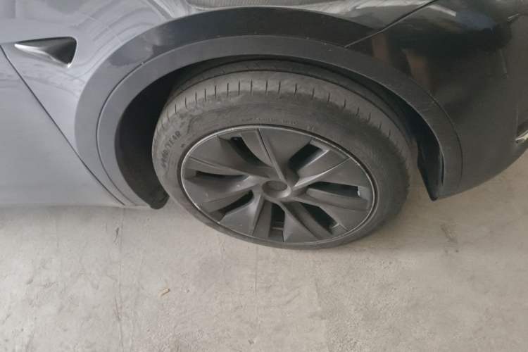 Used Tesla Model Y 2024 Rear-Wheel-Drive Version Right Front Wheel Hub