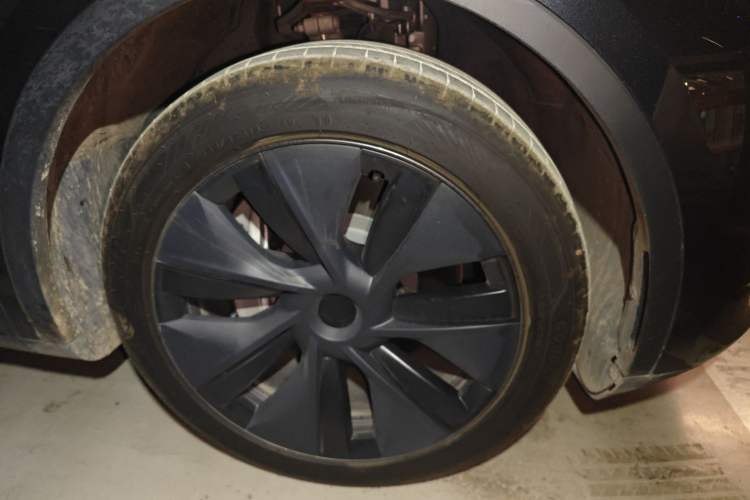 Used Tesla Model Y 2024 Rear-Wheel-Drive Version Right Front Wheel Hub
