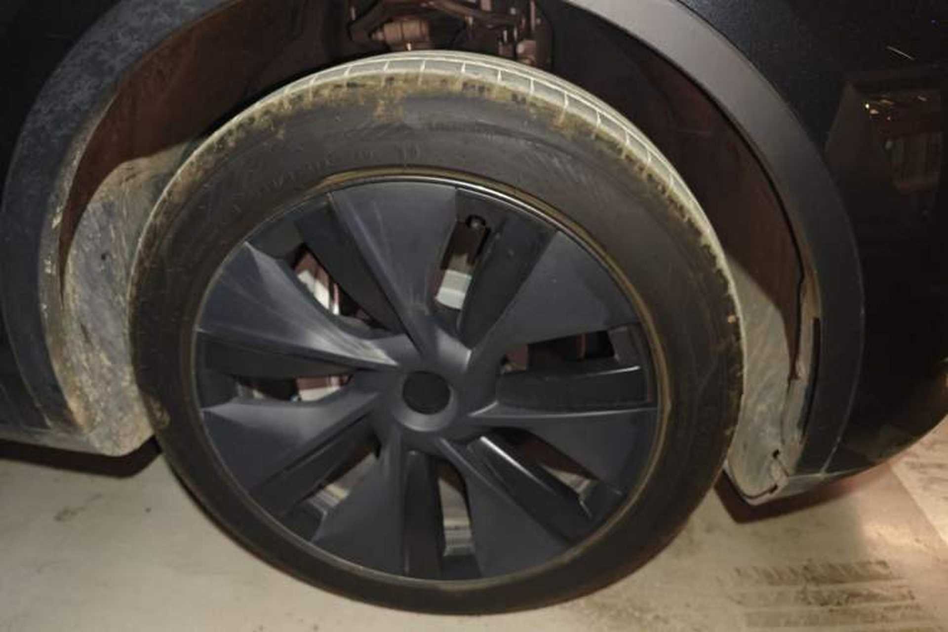 Used Tesla Model Y 2024 Rear-Wheel-Drive Version Right Front Wheel Hub