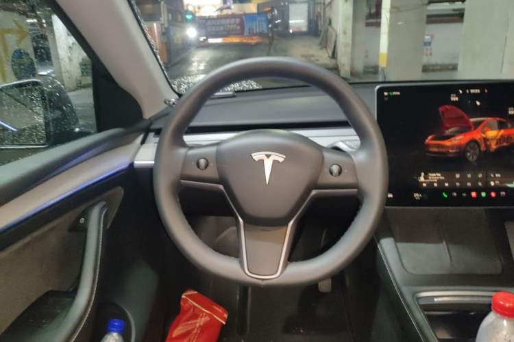 Used Tesla Model Y 2024 Long-Range All-Wheel-Drive Version Steering Wheel