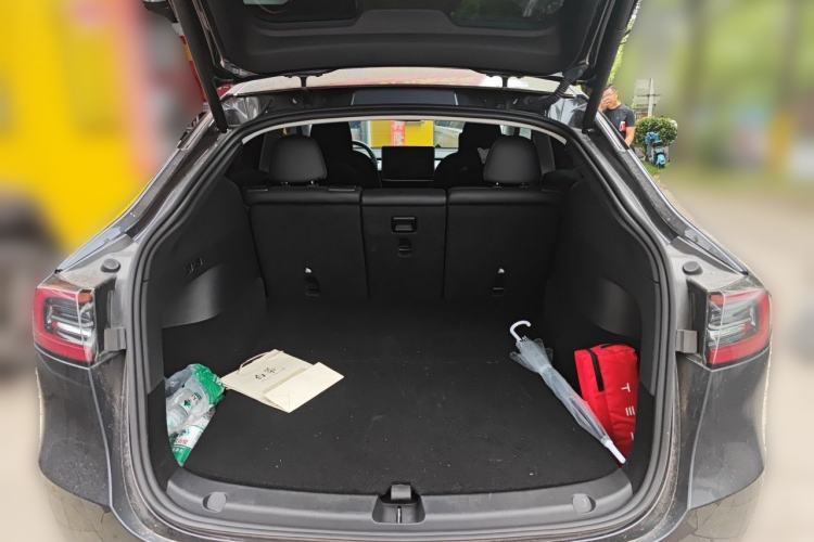 Used Tesla Model Y 2024 Long-Range All-Wheel-Drive Version Trunk