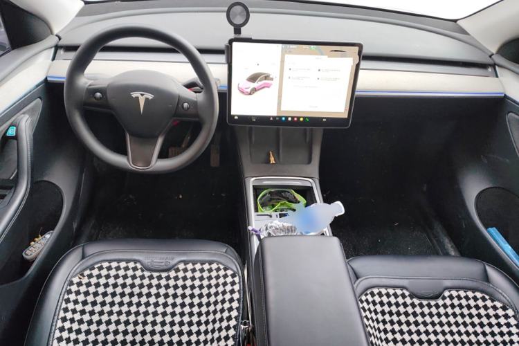 Used Tesla Model Y 2024 Long-Range All-Wheel-Drive Version Center Console