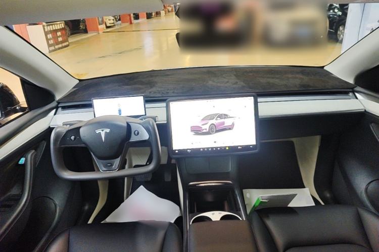 Used Tesla Model Y 2024 Long-Range All-Wheel-Drive Version Center Console