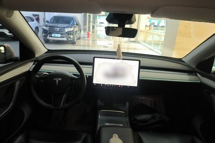 Used Tesla Model Y 2024 Long-Range All-Wheel-Drive Version Center Console