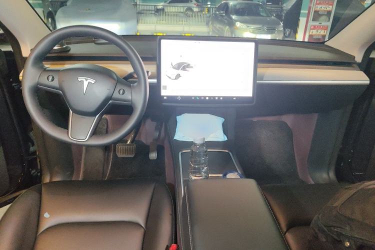 Used Tesla Model Y 2024 Long-Range All-Wheel-Drive Version Center Console